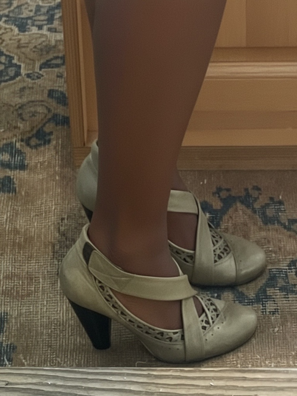 Barney’s COOP Classic Cutout Round Toe Leather Heels in Light Grey, Size 38